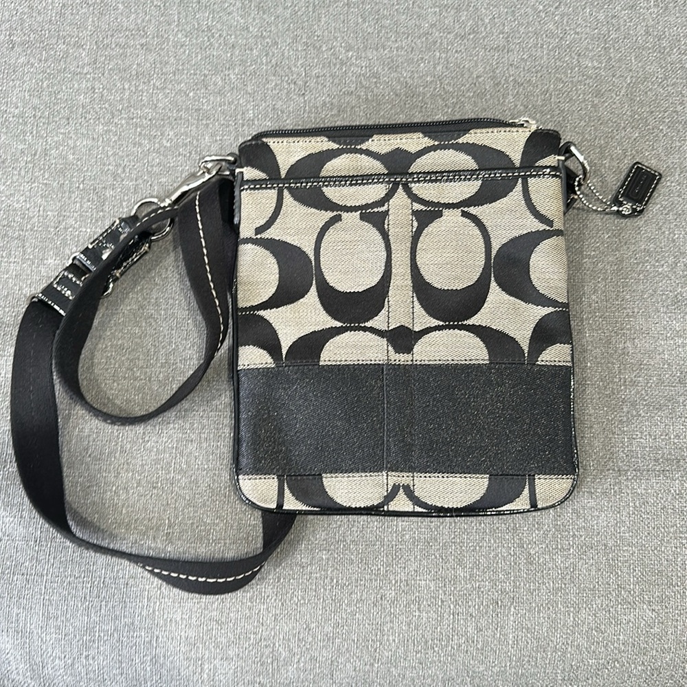 Coach Shoulder Bag - Picture 4 of 7
